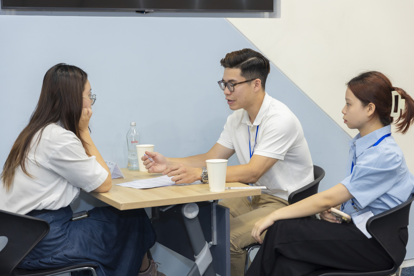 A BUV student joined a mock interview with experienced ManpowerGroup Vietnam recruitment consultants