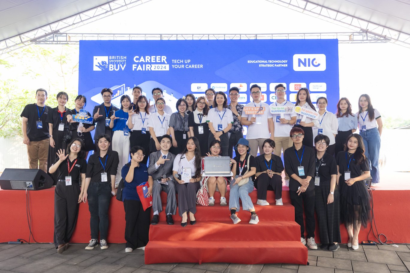 ManpowerGroup Vietnam and representatives from leading companies participated in BUV Career Fair 2024