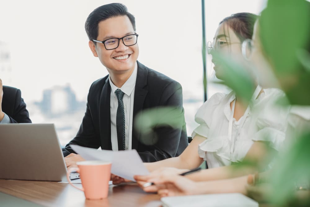 Các chuyên viên tư vấn dịch vụ RPO của Manpower Việt Nam đang suy nghĩ cách tối ưu hóa chiến lược thu hút nhân tài cho khách hàng. 
