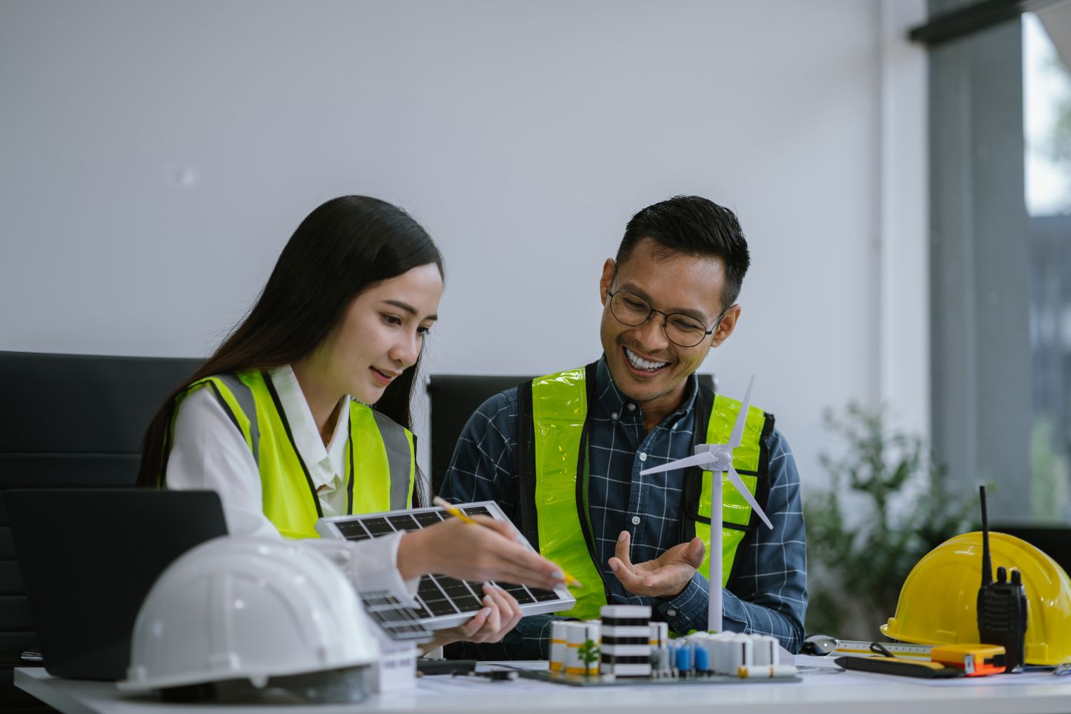 Nhân lực học hỏi thêm kiến thức về năng lượng