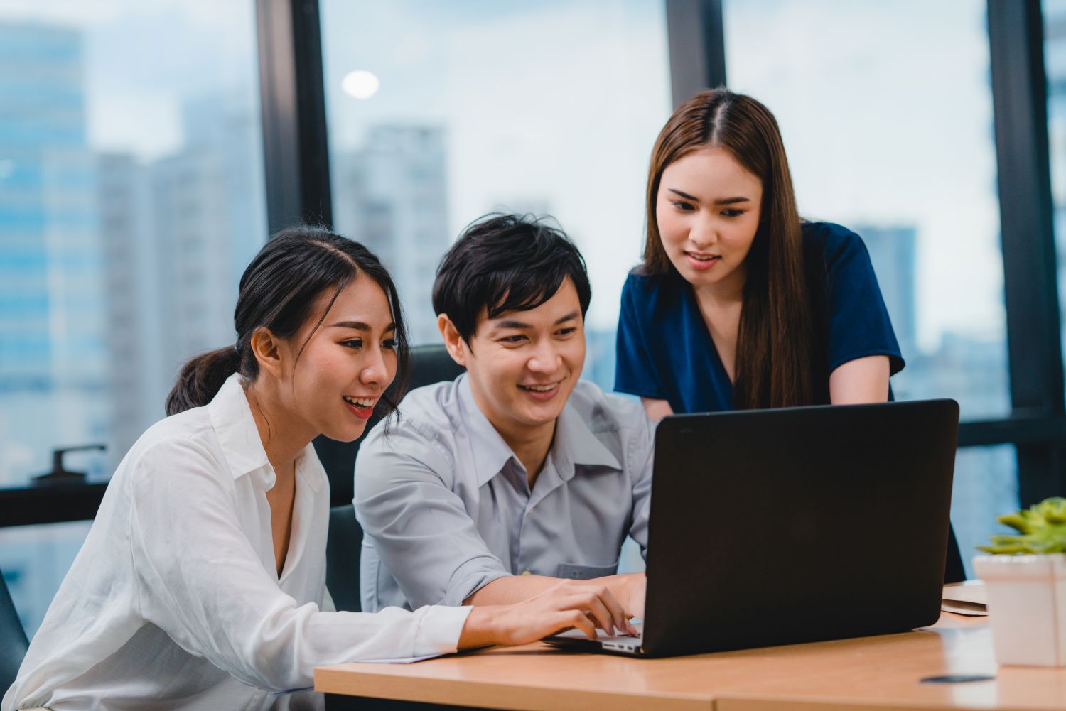 Doanh nghiệp nên hỗ trợ người lao động sau sa thải hoặc cắt giảm